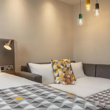 - Dublin Airport, An Ihg 4* Cloghran