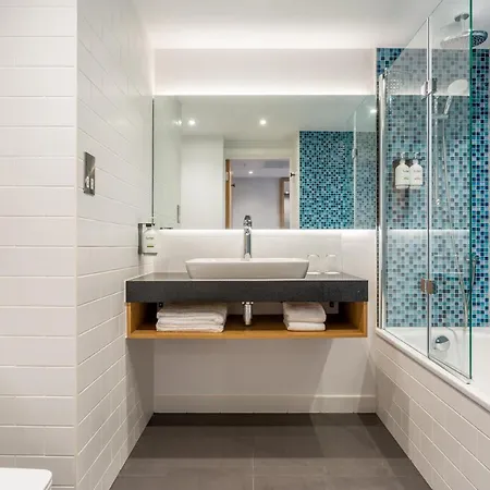 - Dublin Airport, An Ihg 4* Cloghran