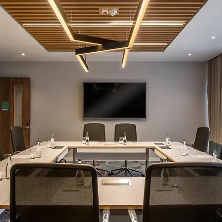 - Dublin Airport, An Ihg Cloghran