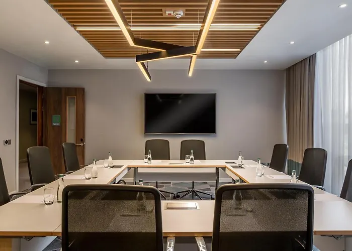 - Dublin Airport, An Ihg Cloghran