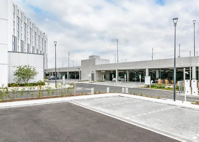 - Dublin Airport, An Ihg 4* Cloghran